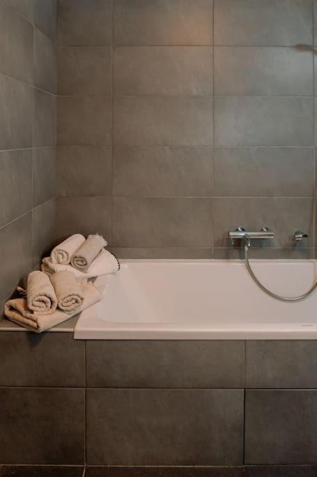 Superbe T2 Neuf Bonifacio Avec Parking Gratuit Apartment Bagian luar foto
